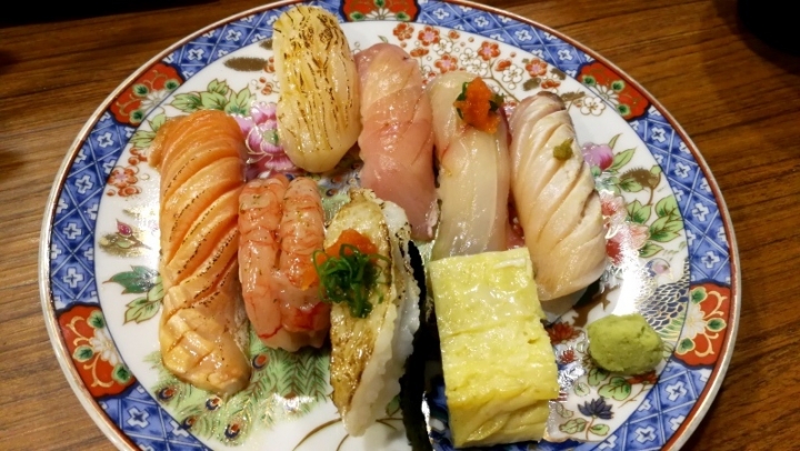 [桃園-中壢-威尼斯影城]坐著做--初陣壽司