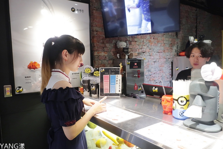 【士林】Classic Milk-CM啪啪奶士林無盡店，新鮮水果打成奶，店內用餐區好好拍