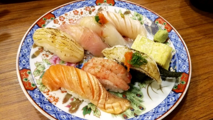 [桃園-中壢-威尼斯影城]坐著做--初陣壽司