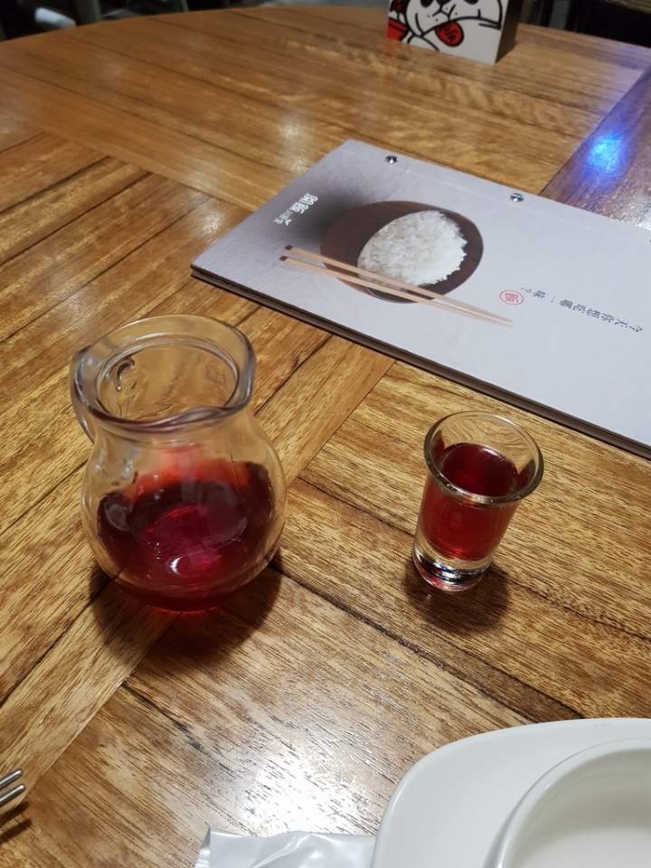 [開飯川食堂 台中大遠百店] 2019食記 川菜美食推薦之流口水雞明星菜色超有特色! 催淚蛋剝皮辣椒好組配~ 超級下飯~