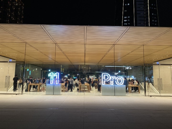 iPhone 11 Pro vs iPhone XR 久違的開箱~~三眼怪在此！