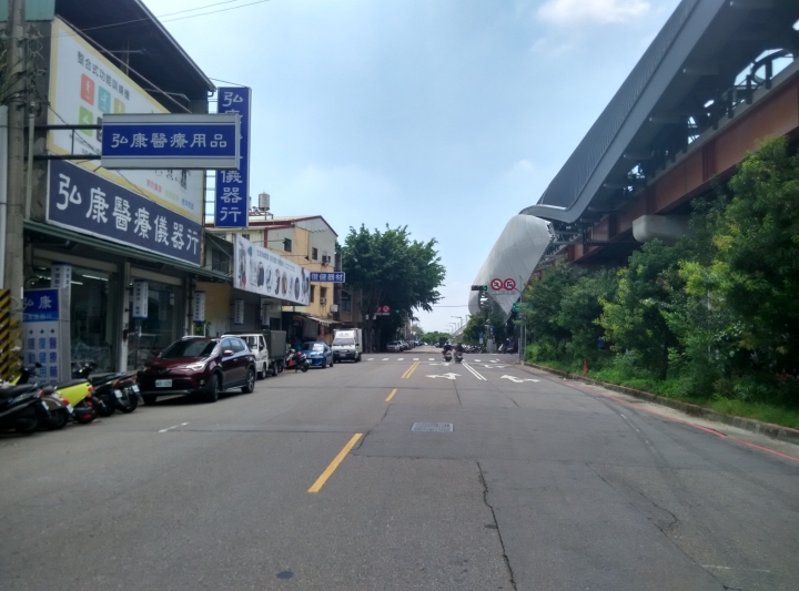 未依規定兩段式左轉,申訴失敗(待轉指示牌被樹擋住,兩線道,內線未禁行機車)