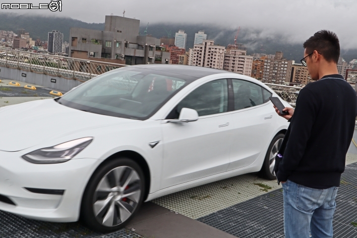 Tesla Model 3 Performance 試駕,科幻想像的現在進行式