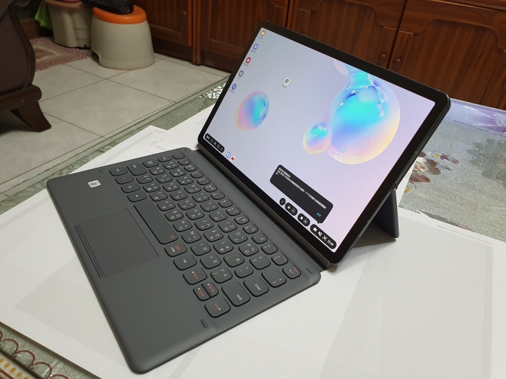 Samsung Galaxy Tab S6 霧岩灰 多圖開箱 內有與I pad pro 10.5簡單比對 無筆電大挑戰！《Samsung Galaxy Tab S6》讓你行動辦公好方便