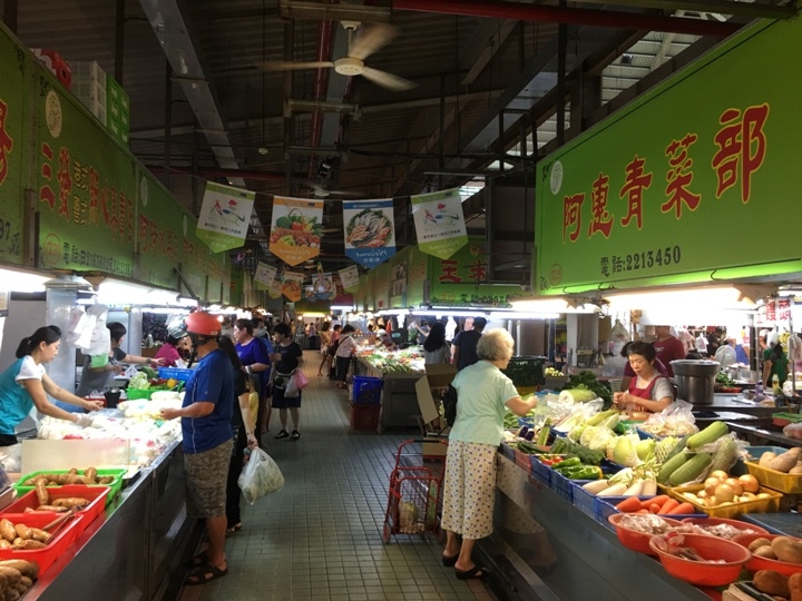 騎 單 車 ( 船 ) 遊 愛 河 、 嚐 美 食