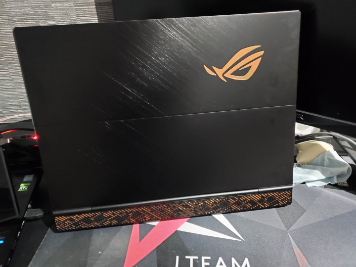 ROG MOTHERSHIP GZ700 簡易開箱