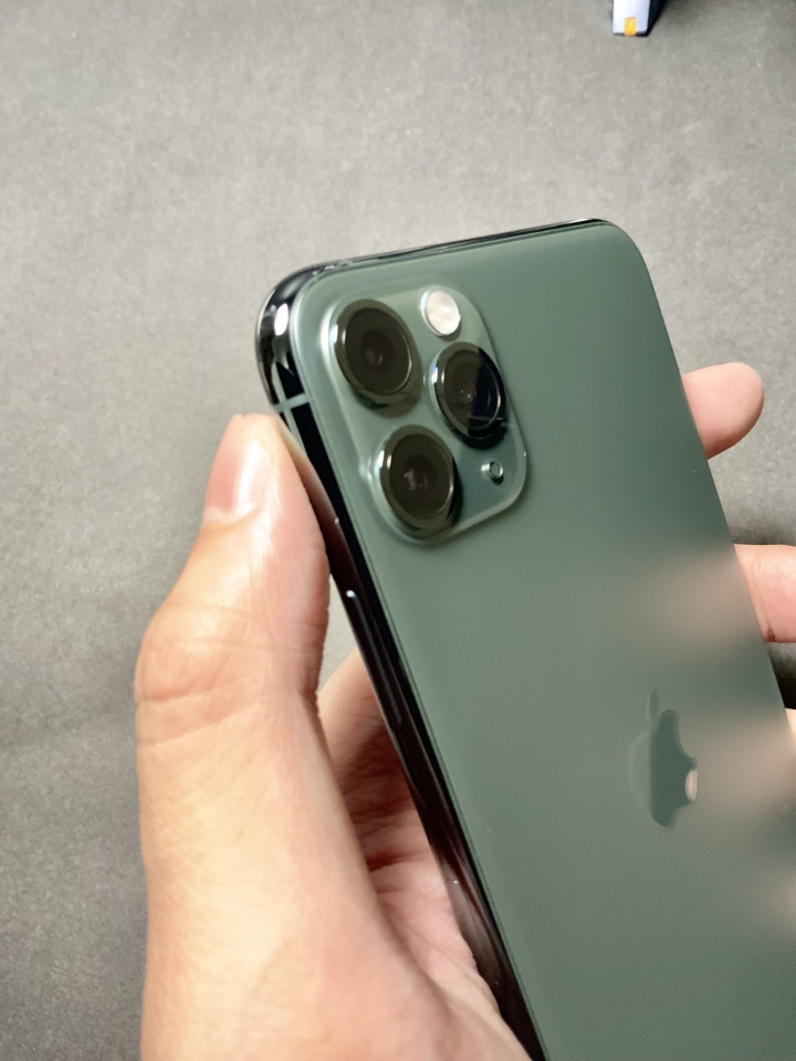 開箱 iPhone 11 Pro Max 夜幕綠首日開箱分享