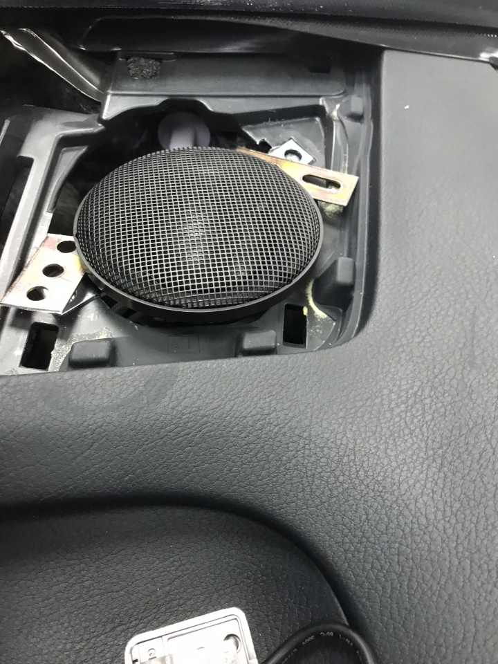 Rx200t安裝 CarPlay 後音響畢業了😅