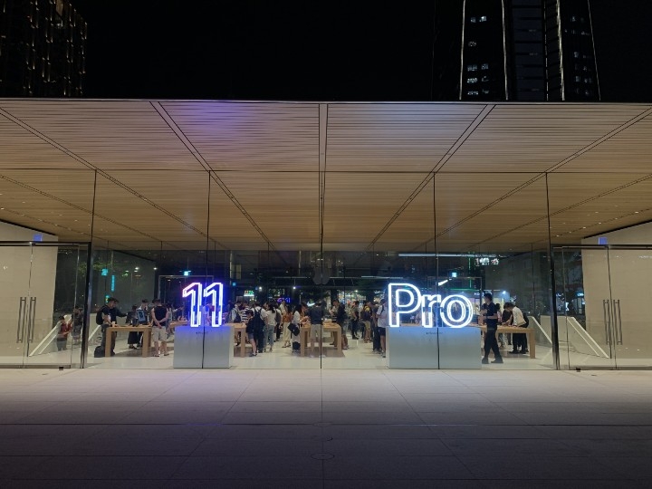 iPhone 11 Pro vs iPhone XR 久違的開箱~~三眼怪在此！