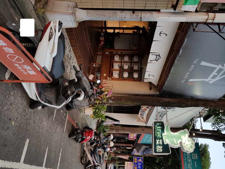 [請協助提供行車紀錄器或攝影機錄影]台中治安怎麼了!!??機車停在機車格內遭破壞