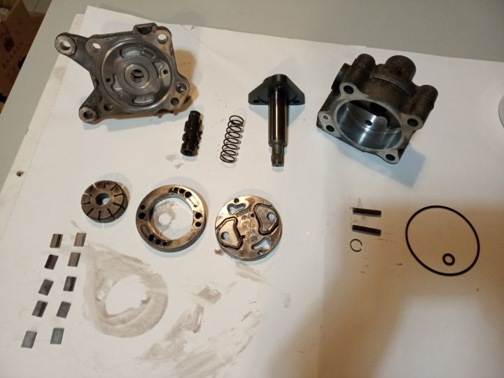 [老爺車整新] E36 動力方向機幫浦漏油整新記