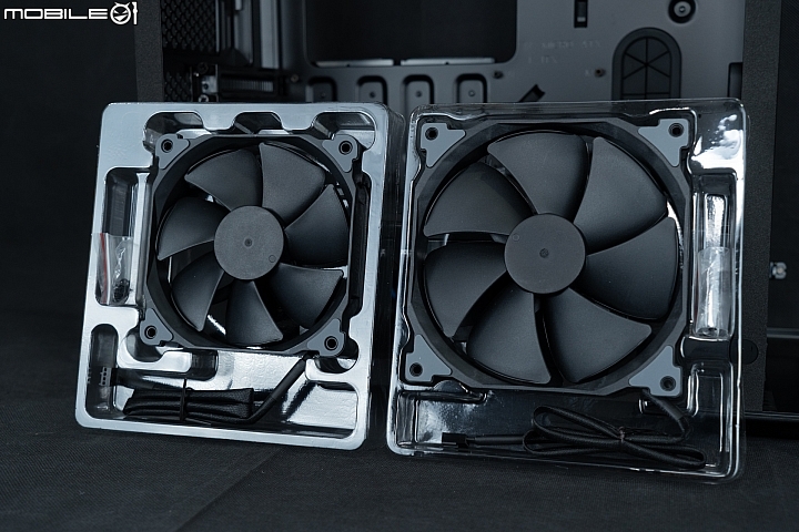 點我看大圖 穠纖合度的Evolv (? Phanteks Enthoo Evolv MATX