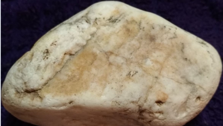 石頭? 石英? 玉石??
