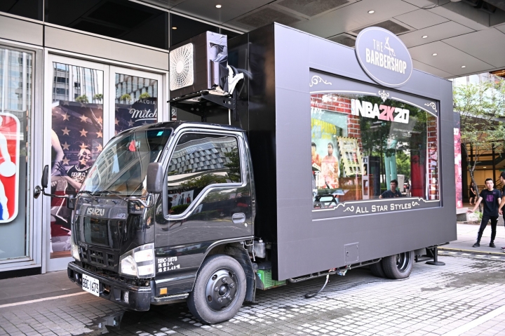 慶祝《NBA 2K20》全球正式發售 周末 NBA Store Taipei 門口前舉辦免費理髮活動!