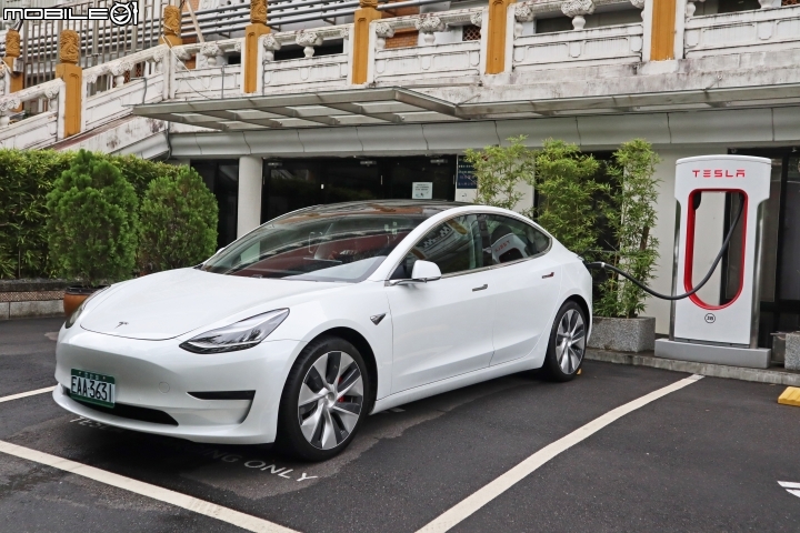 Tesla Model 3 Performance 試駕,科幻想像的現在進行式