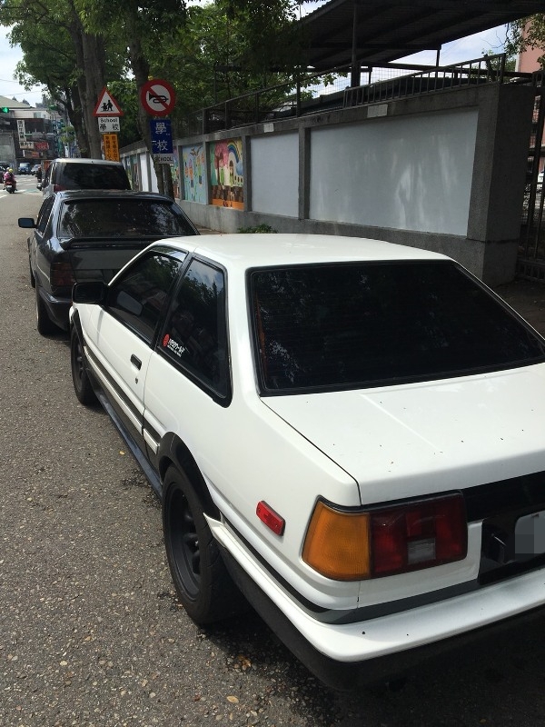 經典 AE86 老車~來企貼隔熱紙了...全車T2-30