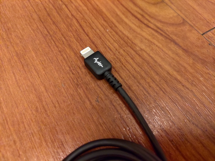 開箱-Avier Stone系列高速充電傳輸線,一款經濟又實惠的Lightning傳輸線