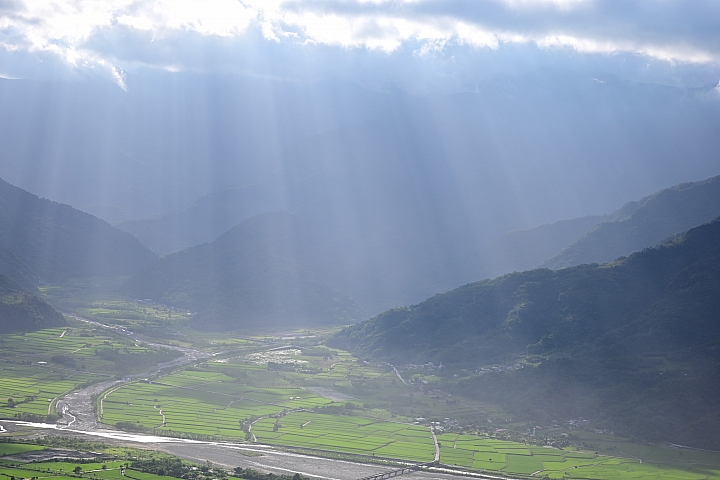 點我看大圖 六十石山實拍:旅遊只帶一顆85mm F1.8 S的可行性,算是還ok!但可能需要手機幫忙。