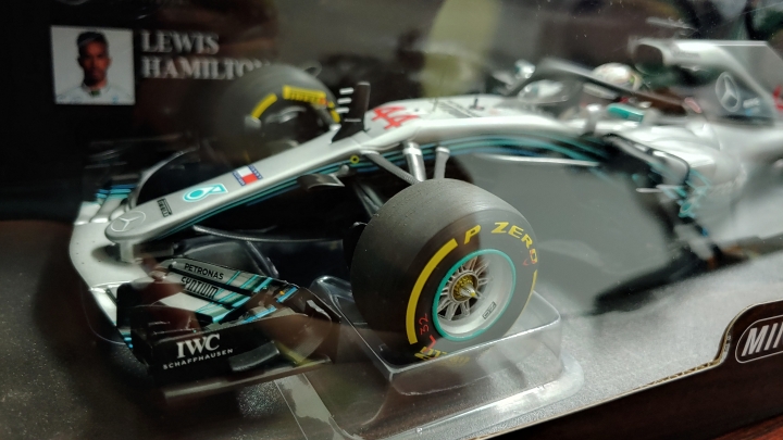 [開箱]MINICHAMPS 1/18 MERCEDES  W09   L.HAMILTON