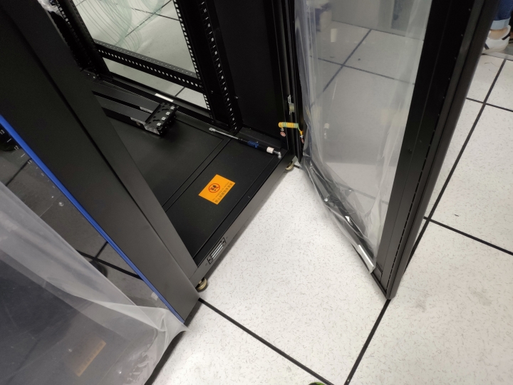 在家中自幹出一個模組化機房