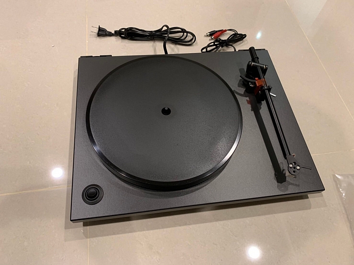點我看大圖 《開箱》當台語經典遇上現代串流- NAD C556 唱盤+ NAD C368 BluOS 串流綜擴+Opera Prima書架喇叭