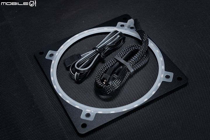 點我看大圖 穠纖合度的Evolv (? Phanteks Enthoo Evolv MATX