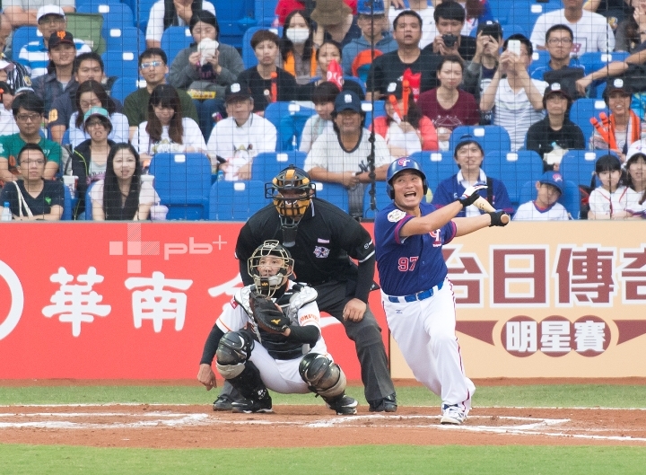 騎 單 車 ( 船 ) 遊 愛 河 、 嚐 美 食