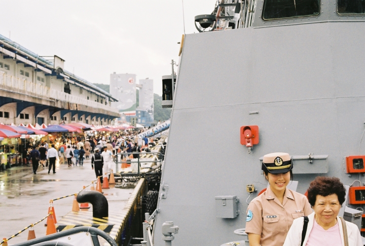 [Canon EOS 300]黑輪知性之旅[Kodak 200][50mm]