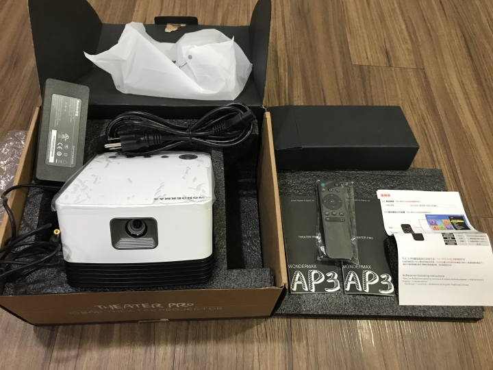 ［非專業的素人開箱］真正行動劇院達成-玩得美Wondermax AP3 FHD(微)投影機