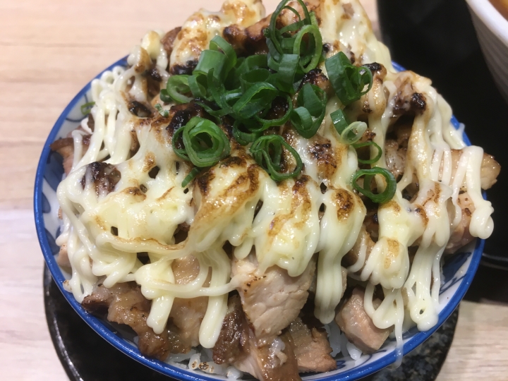[食記] 雙豚拉麵(双豚ラーメン)，台灣新北板橋價格親民的美味拉麵！