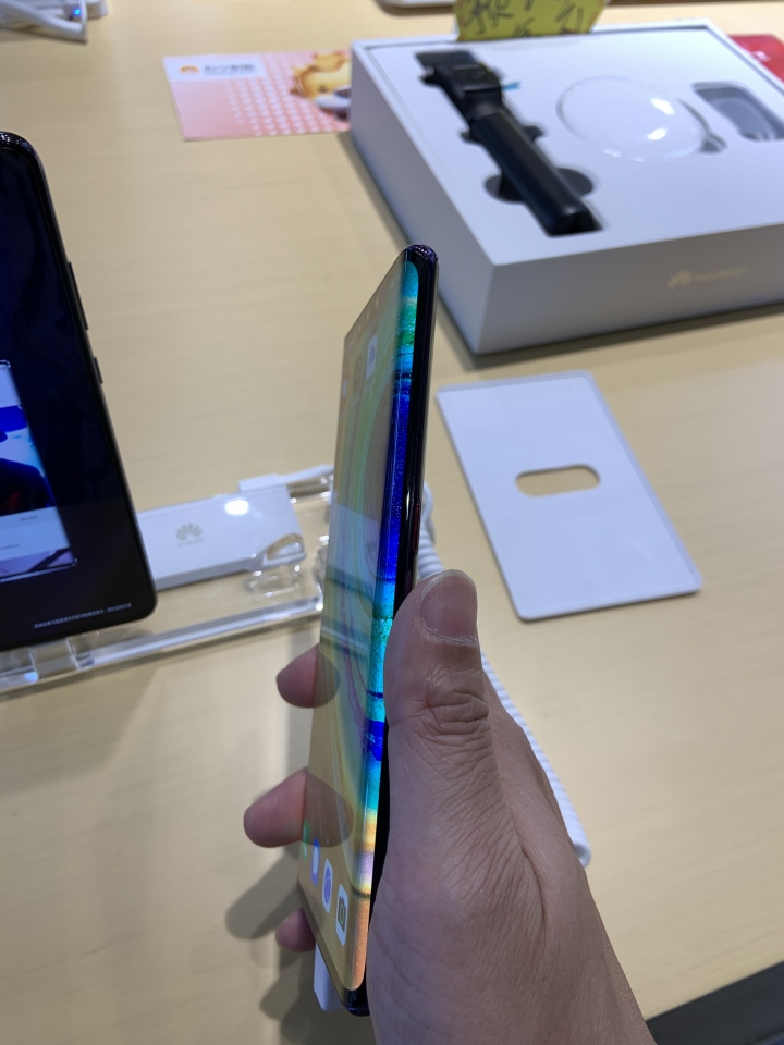 滿滿黑科技的華為Mate30pro