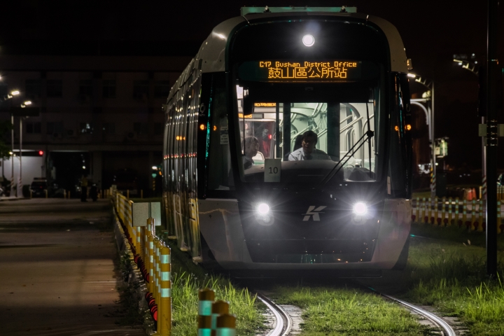 高雄輕軌 二代 試運転