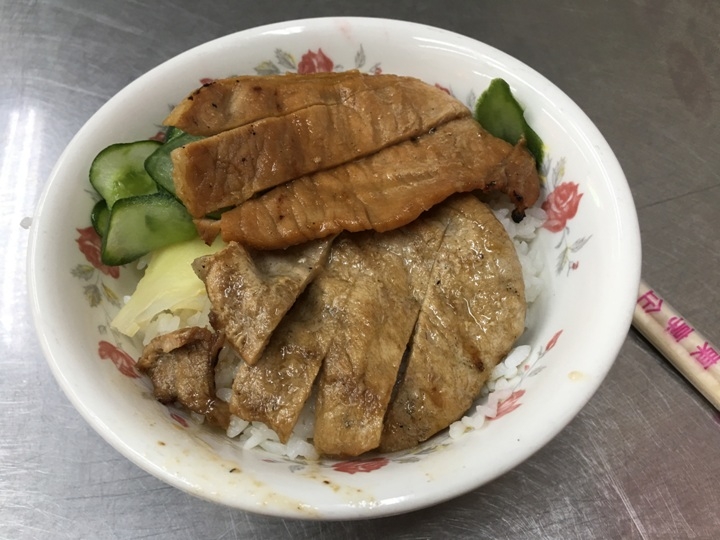 騎 單 車 ( 船 ) 遊 愛 河 、 嚐 美 食