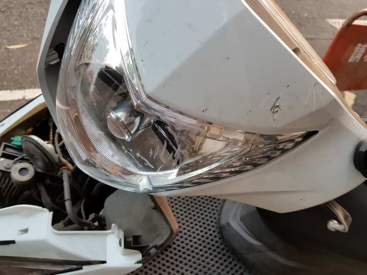 [請協助提供行車紀錄器或攝影機錄影]台中治安怎麼了!!??機車停在機車格內遭破壞