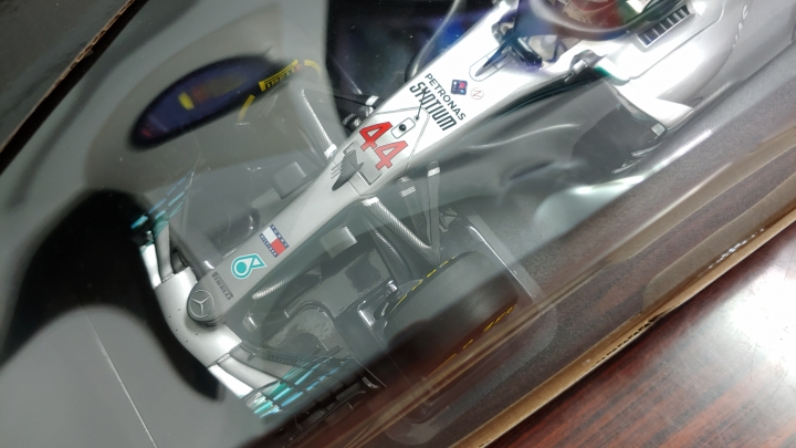 [開箱]MINICHAMPS 1/18 MERCEDES  W09   L.HAMILTON