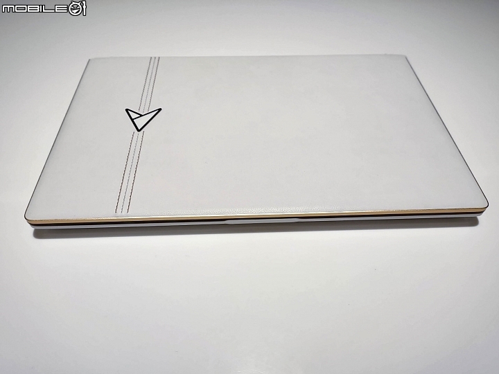 ZenBook Edition 30 白色高質感皮革精品筆電開箱