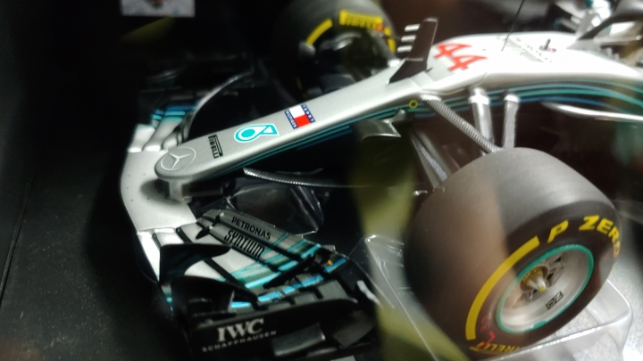 [開箱]MINICHAMPS 1/18 MERCEDES  W09   L.HAMILTON