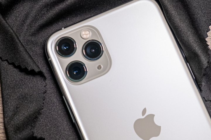 就是喜歡銀白激凸三眼怪～歡迎大家秀出你的11 Pro！