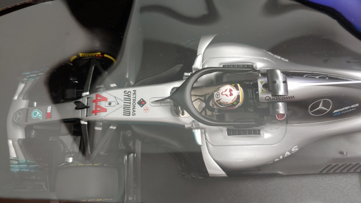 [開箱]MINICHAMPS 1/18 MERCEDES  W09   L.HAMILTON