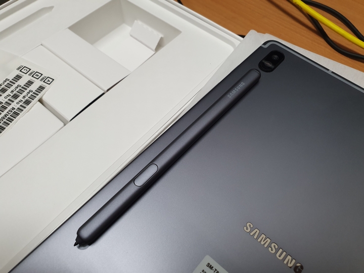 Samsung Galaxy Tab S6 霧岩灰 多圖開箱 內有與I pad pro 10.5簡單比對 無筆電大挑戰！《Samsung Galaxy Tab S6》讓你行動辦公好方便