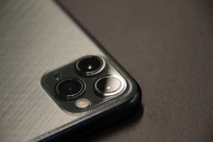 iPhone 11 Pro 滿版鏡頭貼！