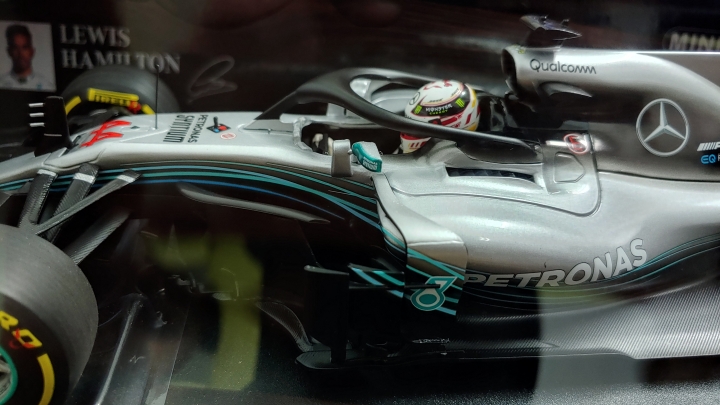 [開箱]MINICHAMPS 1/18 MERCEDES  W09   L.HAMILTON