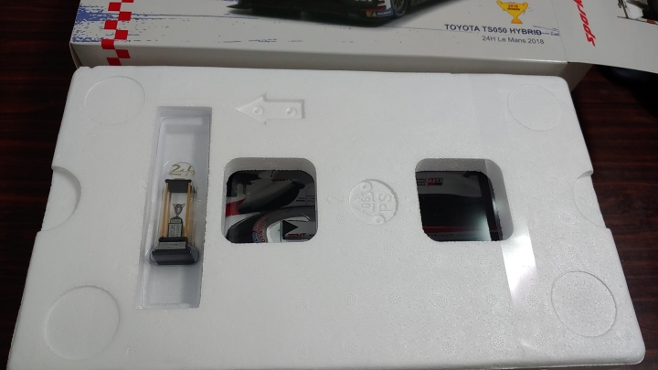 [開箱]1/18 SPARK Toyota TS050 2018
