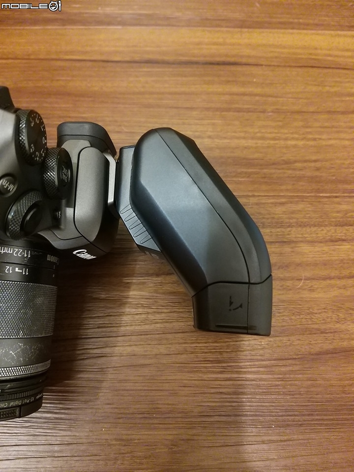 唯卓yj610 迷你閃光燈 卡死在canon m5 的熱靴上 求解?