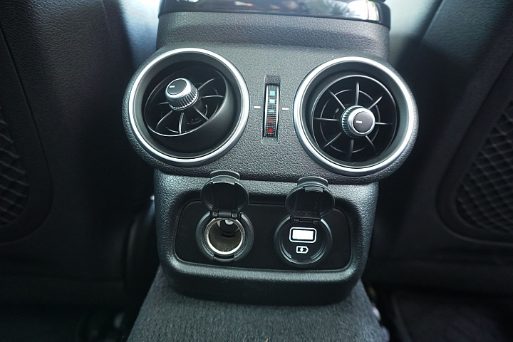 點我看大圖 139萬起,Stinger-質感與操控兼具的德國骨韓國車