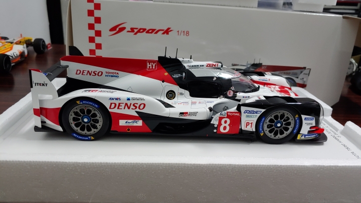 [開箱]1/18 SPARK Toyota TS050 2018