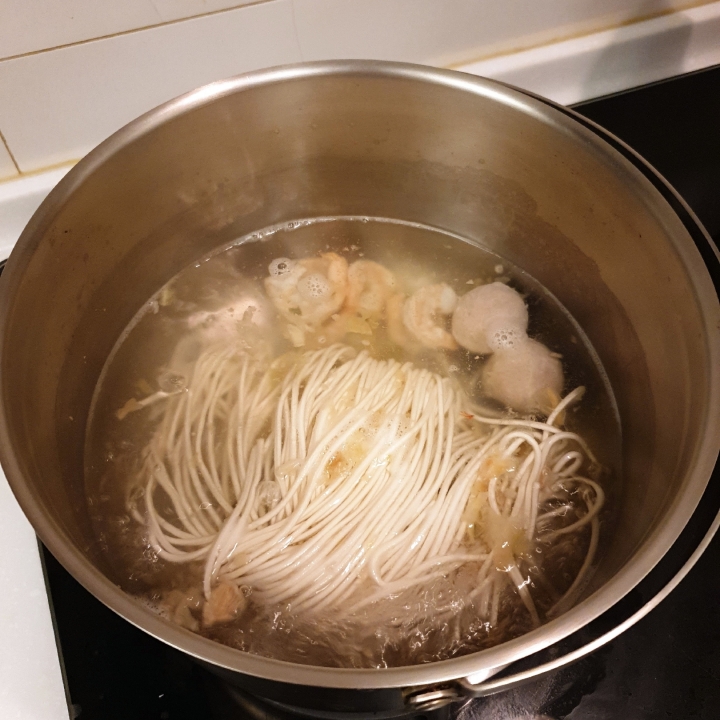 瓦城酸辣乾拌麵 ＿超愛這種泰式香味