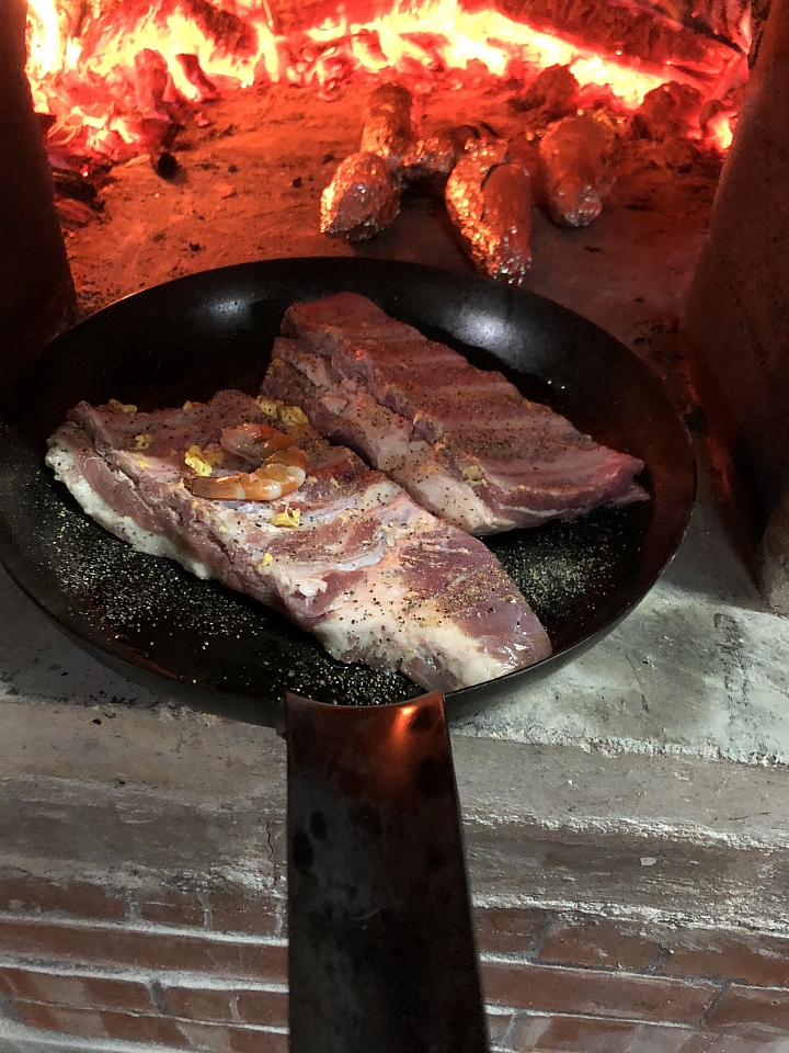 窯烤配備再升級，生火超簡單! 風雨交加的夜晚，瘋狂窯烤20個pizza!