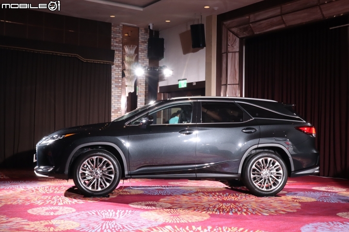 【正式售價公佈】Lexus小改款RX全面標配全速域ACC、車道維持、Carplay與主動式LED頭燈