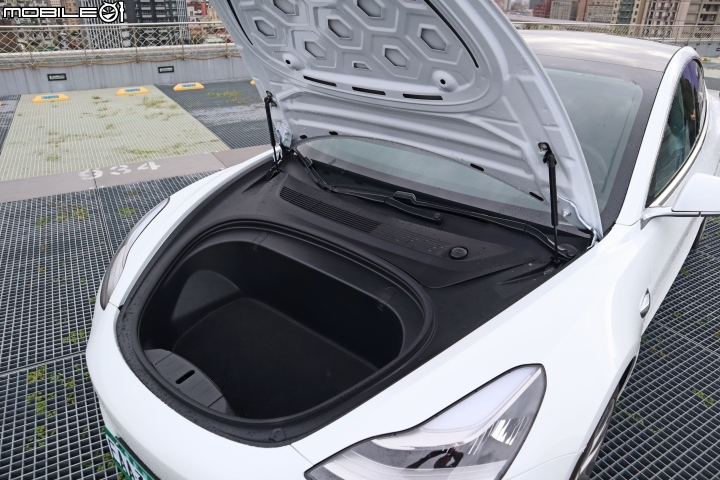 Tesla Model 3 Performance 試駕,科幻想像的現在進行式
